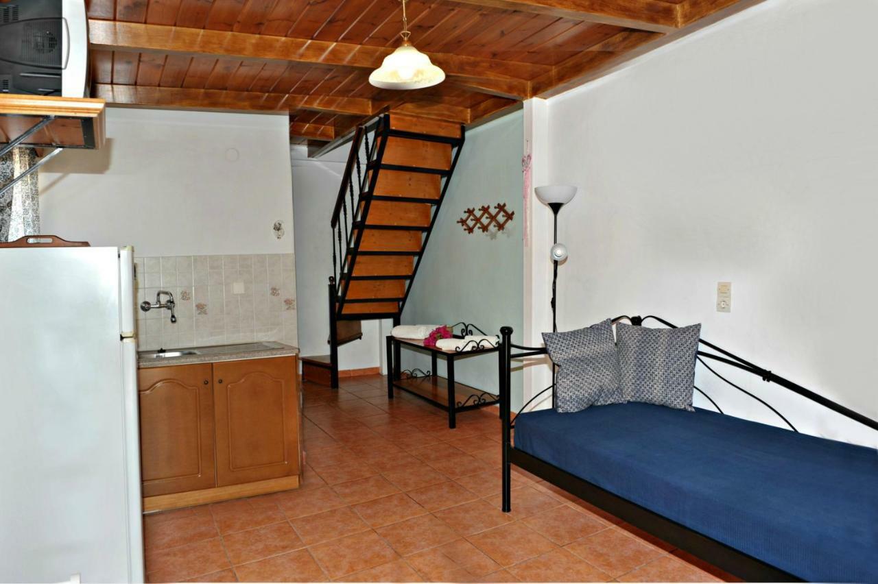 Studios Dimitris Giatras Zakynthos Town Exterior photo